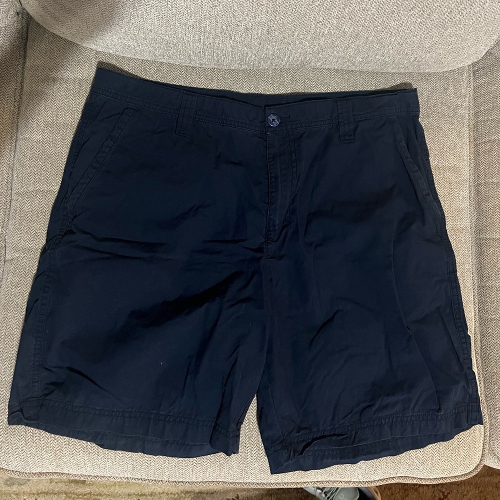 Columbia size 34